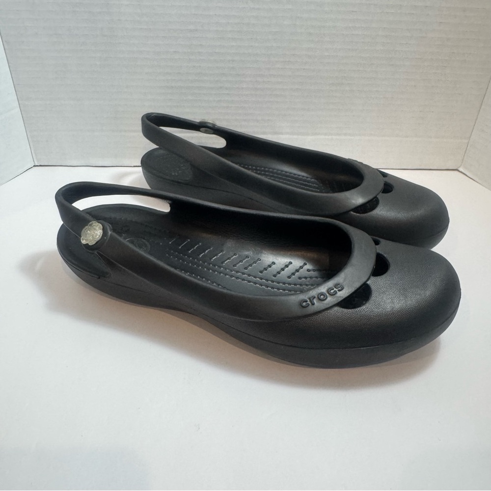 Crocs Women’s Jayna Slingback Ballet Flats With Flower Accent, Black, Size W-11